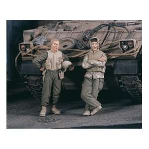 US Tank Crew Iraq (2 Soldiers Standing) 1 35 Verlinden 