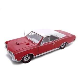  1967 Pontiac GTO HT Red 1/24 Diecast Car Model: Toys 