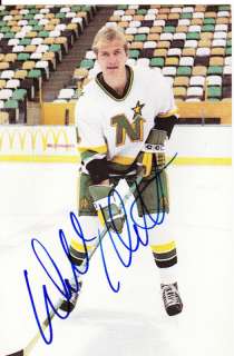 Minnesota North Stars Willi Plett Signed Team Postcard  