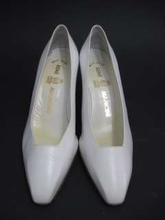 RENE MANCINI White Closed Square Toe Heels Shoes Size 9  