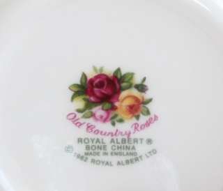 ENGLAND OLD COUNTRY ROSES ROYAL ALBERT 1962 BONE CHINA MONTROSE TEA 