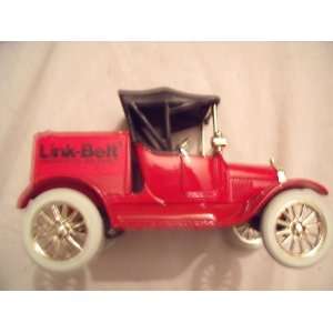  Ertl 1918 Ford Runabout Link Belt: Toys & Games