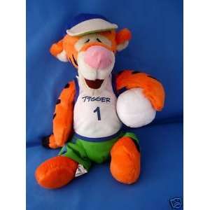   Disney Winnie the Pooh 11 Volleyball Tigger Doll MINT: Toys & Games