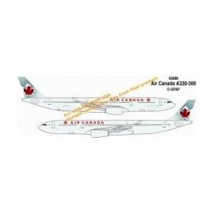 Gemini Jets Luxair Dash 8Q 400 Model Airplane: Toys 