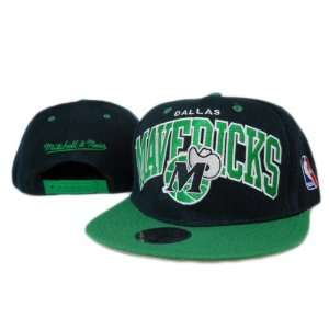 Mitchell&Ness Dallas Mavericks Snapback Hat:  Sports 