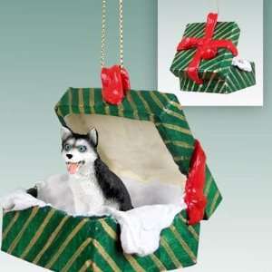    Husky Green Gift Box Dog Ornament   Black & White: Home & Kitchen