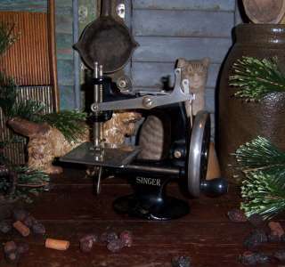 Prim Antique Vtg 1930s Childs Singer Sewing Machine Toy  