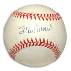  Stan Musial Autographed Baseball: Sports Collectibles
