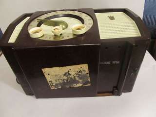 1940s Zenith AM/FM Table Radio Works & Sounds Great  