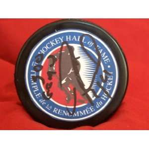  Jeremy Roenick Autographed Hockey Hall of Fame Logo Puck 